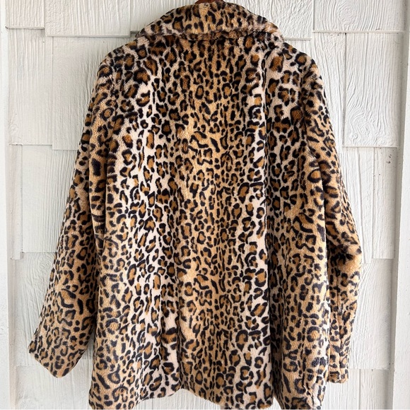 Shyanne Women's Leopard Print Faux Fur Jacket - Picture 7 of 10
